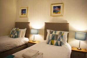 2 bedrooms, iron/ironing board, free WiFi, bed sheets - Loch Ness Holiday with Wellness Facilities (Fort Augustus)