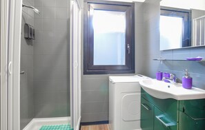 Shower, hair dryer - Beautiful apartment in Madonna del Sasso - Bo (Madonna del Sasso - Bo)