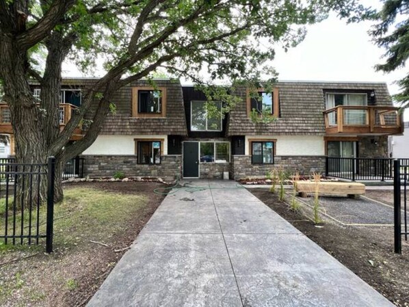 Apartment, 1 Bedroom | Exterior - Cozy 1 Bedroom Rental With Den Free Parking Close to University (Edmonton)