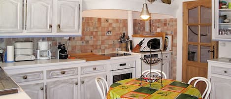 Frigorifero, microonde, forno, lavastoviglie