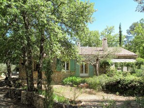A rustic stone building with a tiled roof, surrounded by lush greenery and trees. - Mas des Lavandes by Interhome (Lorgues)