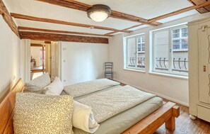 1 chambre, lit parapluie, Wi-Fi gratuit, draps fournis