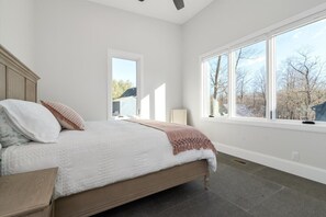 8 bedrooms, desk, travel cot, free WiFi