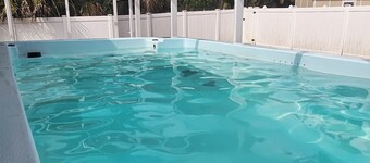 Very Clean, Peaceful 3-bedroom house in tranquil North Port with AC, WiFi