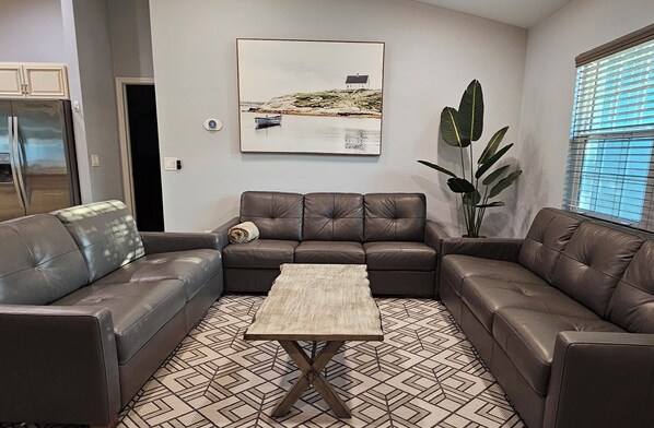 Una Smart TV, una chimenea