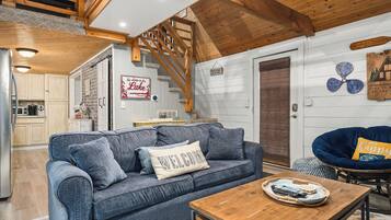 Una televisión, una chimenea, videojuegos