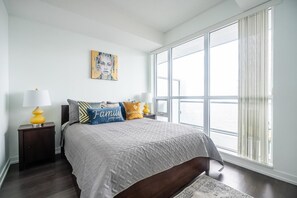1 bedroom, desk, iron/ironing board, travel cot - GLOBALSTAY. Modern Dunfield Ave 1 Bedroom Apartment (Toronto/Canada)
