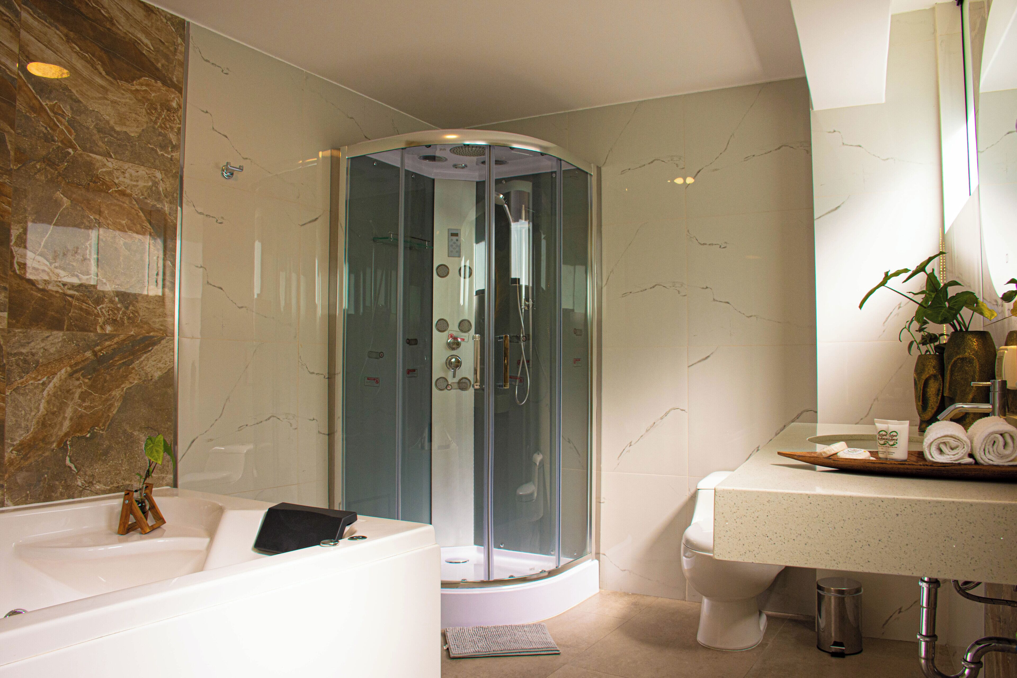 Tvåbäddsrum Deluxe - utsikt mot innergården | Privat bubbelpool