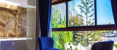 Vue depuis lâhĂ©bergement