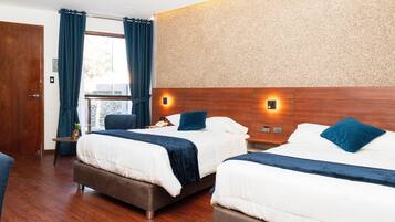 Comfort Twin Room, Courtyard View | Minibar, in-room safe, individually decorated, desk