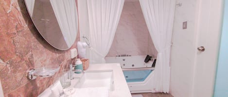 Comfort İki Ayrı Yataklı Oda, Avlu Manzaralı | Banyo | Ücretsiz banyo/kozmetik ürünleri, saç kurutma makinesi, havlu, sabun