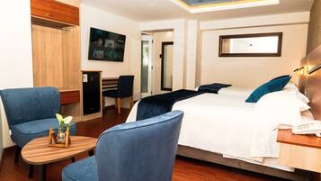 Deluxe Twin Room, Courtyard View | 1 bedroom, in-room safe, desk, laptop workspace