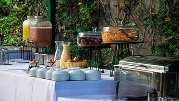 Desayuno bufé gratuito y diario