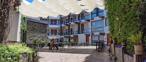 Fachada de la propiedad