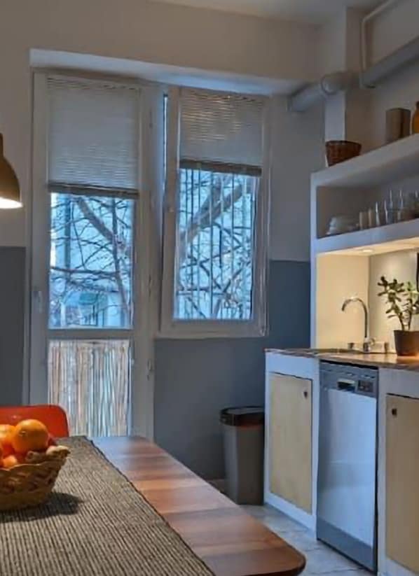 Interior - Charming 1-bedroom apartment in enchanting T'bilisi with WiFi, AC (T'bilisi)