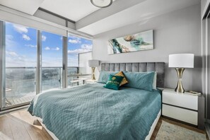 3 habitaciones, tabla de planchar con plancha y cuna de viaje 