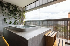 Indoor spa tub