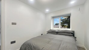 4 Schlafzimmer, Schreibtisch, Bügeleisen/Bügelbrett, WLAN