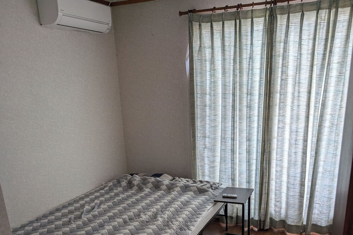 Comfort Double Room, Non Smoking, Shared Bathroom | Langsir/tirai gelap terus, seterika/papan seterika