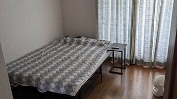 Cortinas blackout y tabla de planchar con plancha
