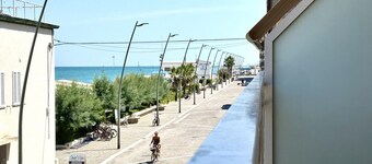 P033 - Porto Recanati, delightful four-room apartment facing the sea