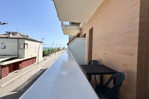 Outdoor dining - P033 - Porto Recanati, delightful four-room apartment facing the sea (Porto Recanati)