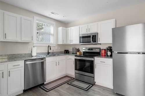 Entire Home - Great Location