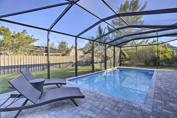 Outdoor pool, a heated pool - Family Retreat: Four Bedroom in Cape Coral with Heated Pool and Modern Amenities (Cape Coral)