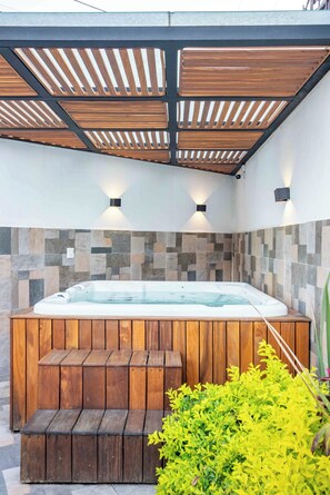 Outdoor spa tub - Spacious House Pool & Jacuzzi (Xochitepec)