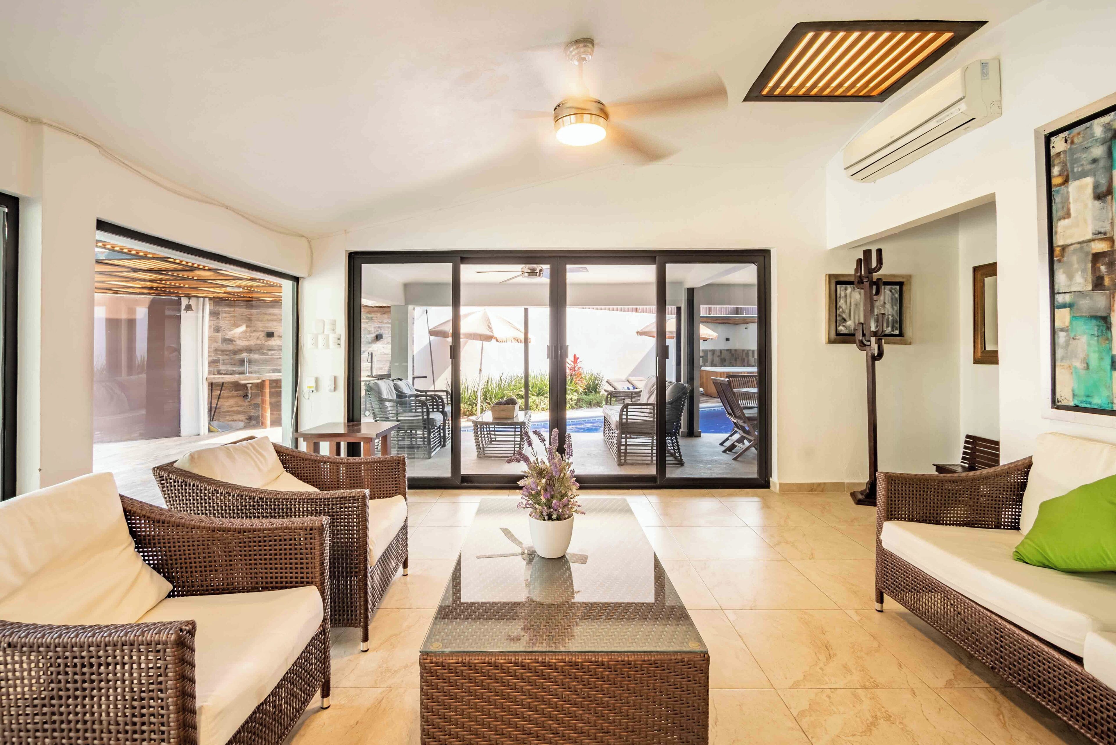 Casa luxo, para não fumantes, piscina particular | Sala de estar | TV