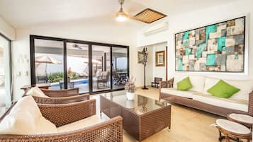 Casa Deluxe, para no fumadores, alberca privada | Sala de estar | Televisión