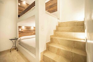 4 habitaciones, escritorio y espacio para trabajar con laptop 