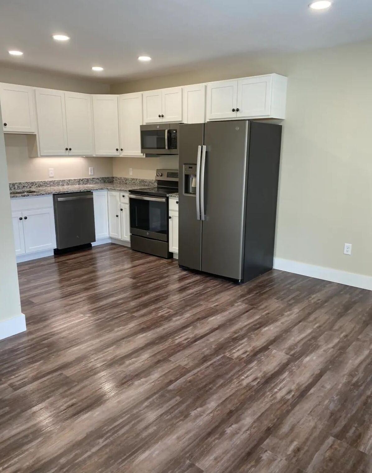 冰箱、微波炉、烤箱、炉灶