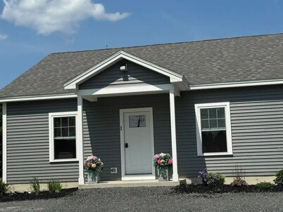 Discover Oakland charm near Colby College 10 min