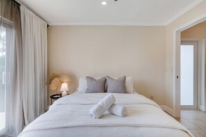 3 bedrooms, desk, iron/ironing board, travel cot