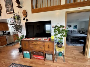 3 bedrooms, desk, iron/ironing board, free WiFi