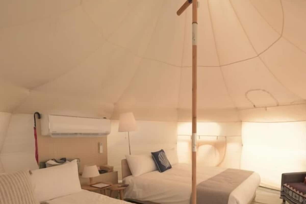 Comfort Tent, Lake View | 5 bedrooms, blackout drapes