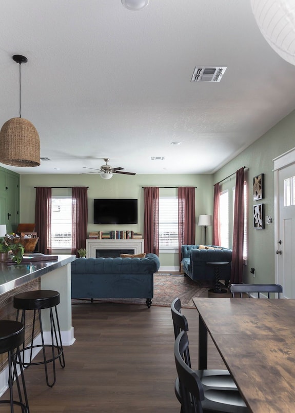 Steps From Schlitterbahn & 16 Minute Walk To Comal River - Heritage Oak Haven - New Braunfels, TX