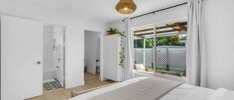 3 bedrooms, desk, iron/ironing board, travel crib