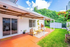 Terrace/patio - Modern 3BR GetAway with Parking in Coral Gables (Miami)