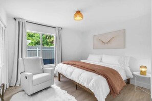 3 bedrooms, desk, iron/ironing board, travel crib - Modern 3BR GetAway with Parking in Coral Gables (Miami)