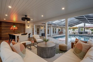 A heated pool - Luxe Getaway near AMI and IMG (Bradenton)