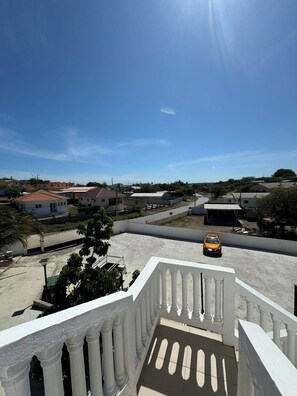 Property grounds - Local Apartments in the enjoyable city of Willemstad with WiFi, AC, and Pool (Willemstad)