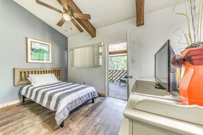 2 bedrooms, iron/ironing board, internet, bed sheets