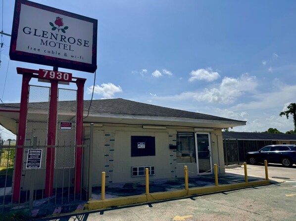 Front of property - Glenrose Motel (New Orleans)