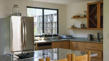 Rumah, kolam renang pribadi, pemandangan gunung | Dapur pribadi | Pemanggang roti