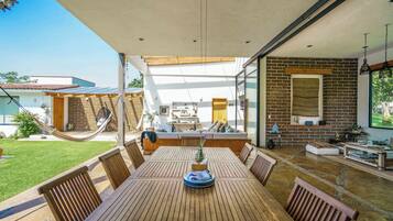 Casa, alberca privada, vista a la montaña | Comedor