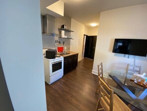 Apartment, 1 Bedroom, Patio, Garden View | Interior