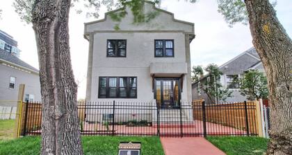 New Dt Apartment Walk To All