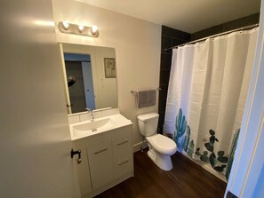 Leilighet, 1 soverom, terrasse, hageutsikt | Bad